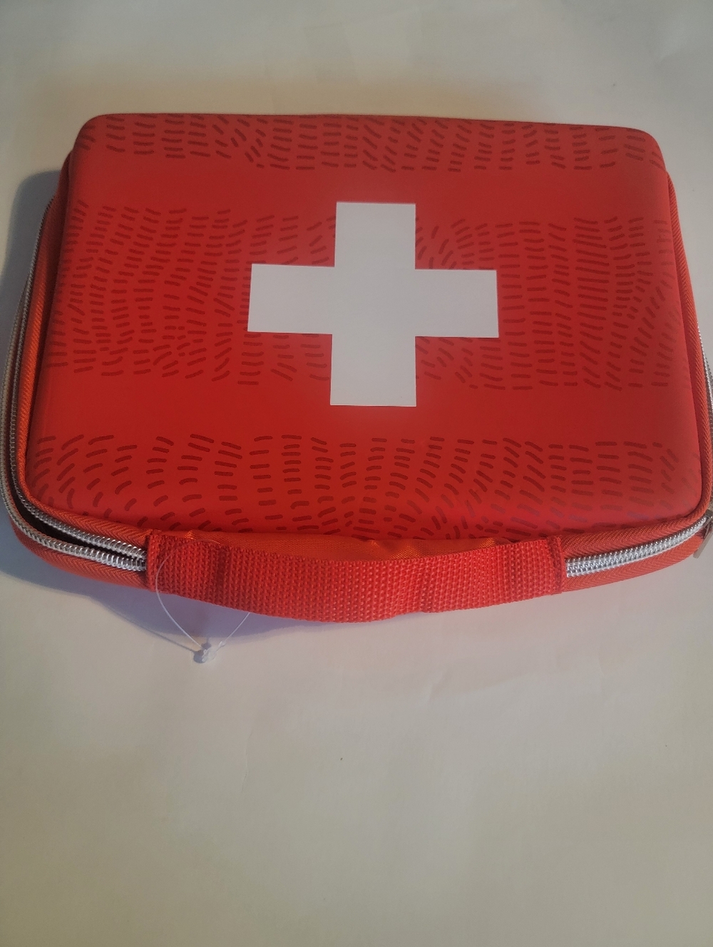 Johnson & Johnson Red First Aid Travel Pouch with White Cross - Picture 2 of 6